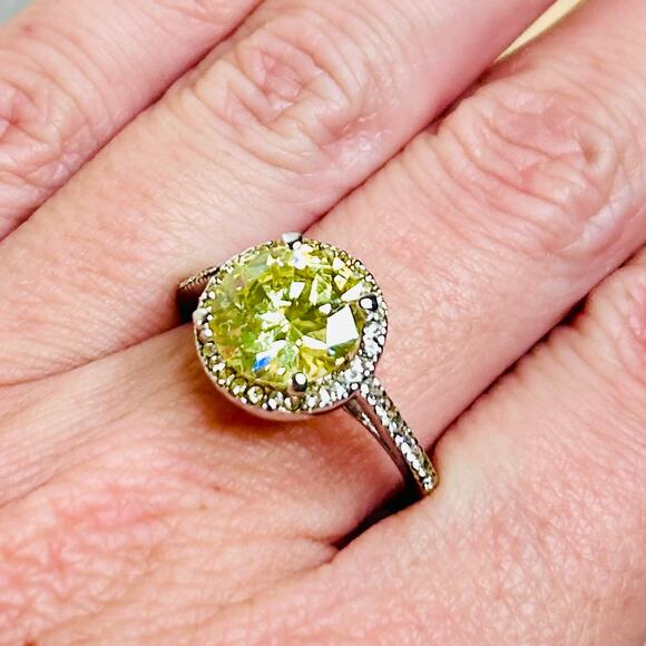 Round Chartreuse CZ Halo Silver Tone Cocktail Ring Size 8 - Picture 8 of 8